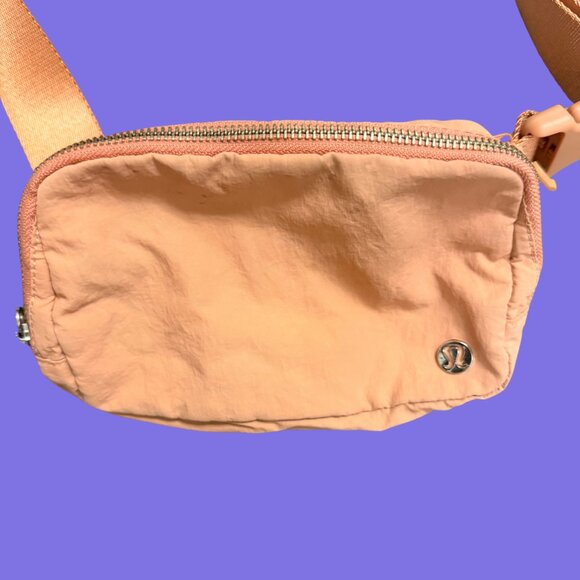 🧡 Lululemon Everywhere Belt Bag in Apricot (One Size) - Picture 4 of 9